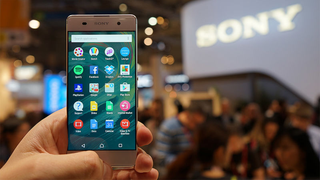 Sony patenta un método de carga inalámbrica que permite a un smartphone absorber energía de otro móvil